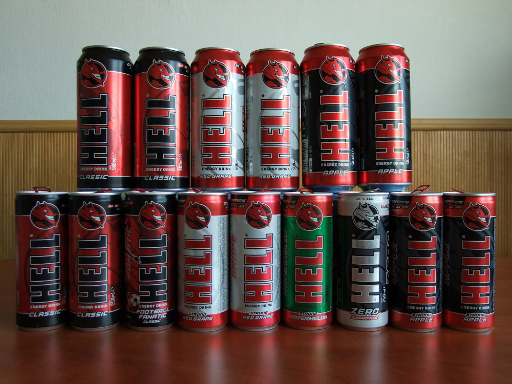 Řada energetických nápojů Hell v plechovkách 250 ml a 500 ml